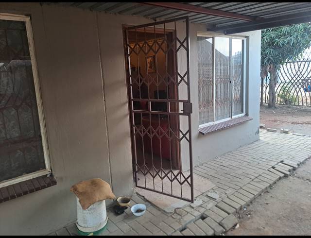 3 BEDROOM HOUSE FOR SALE IN BOITEKONG